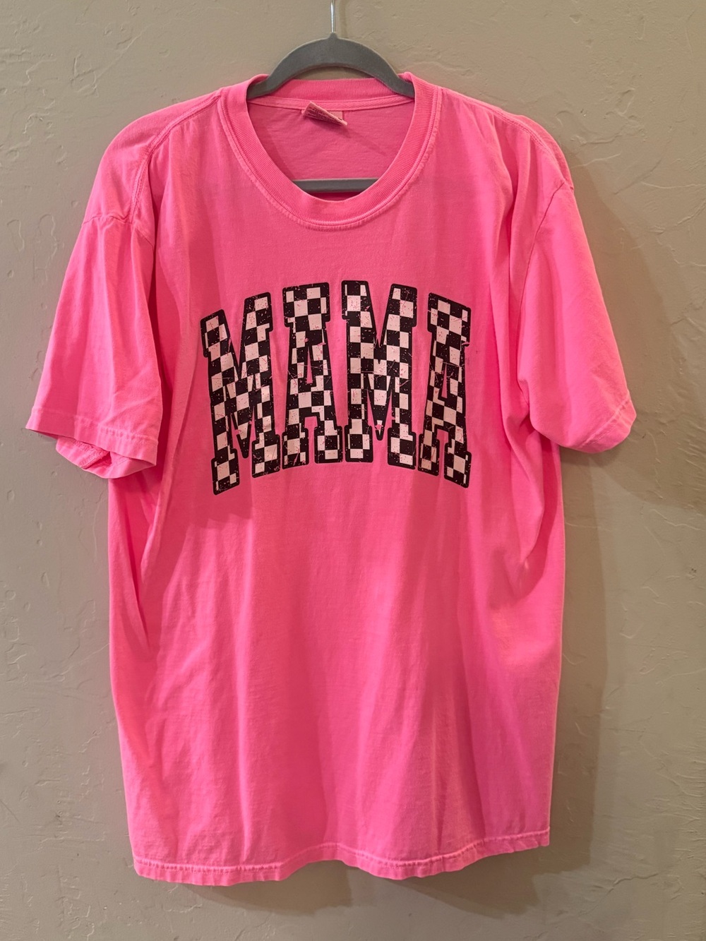 Comfort colors mama checkered lettering graphic tee size large